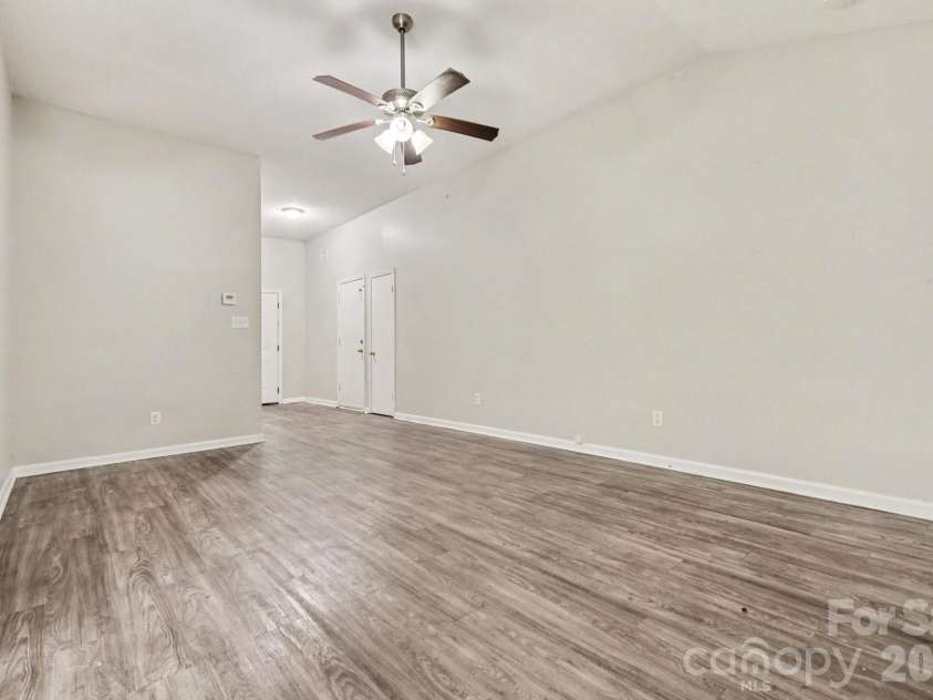 10418 Brawley Lane, Charlotte, NC 28215.  MLS# CAR4367134, YatesRealty ID 12289. 
