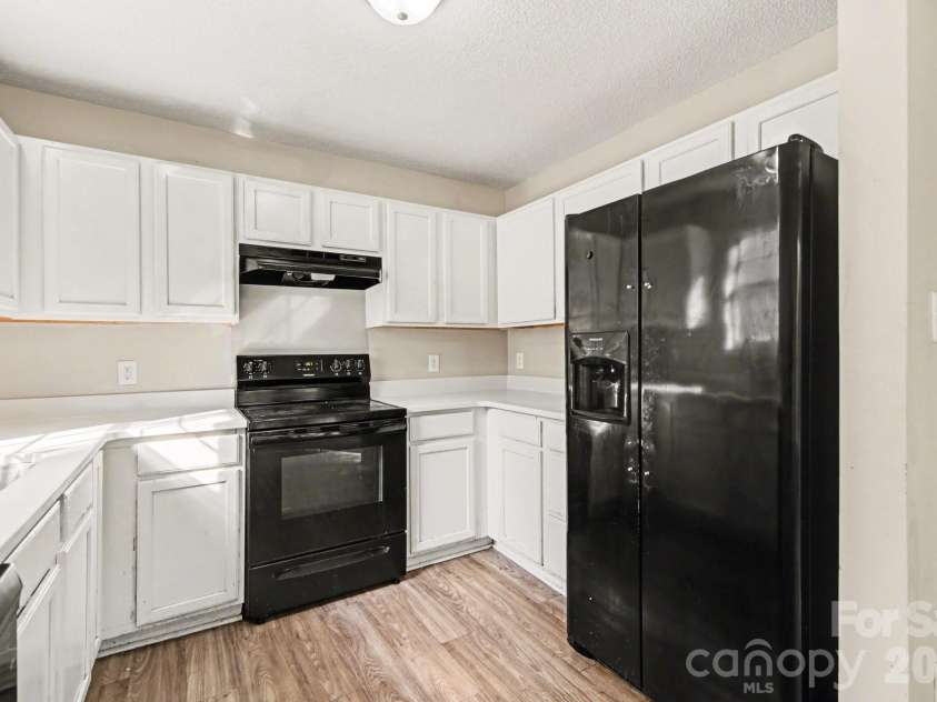 10418 Brawley Lane, Charlotte, NC 28215.  MLS# CAR4367134, YatesRealty ID 12289. 
