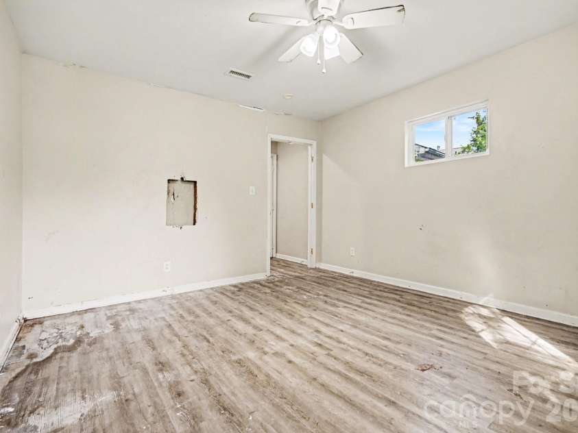 10418 Brawley Lane, Charlotte, NC 28215.  MLS# CAR4367134, YatesRealty ID 12289. 