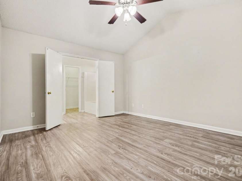 10418 Brawley Lane, Charlotte, NC 28215.  MLS# CAR4367134, YatesRealty ID 12289. 