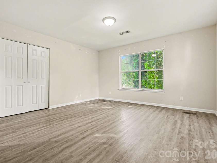 10418 Brawley Lane, Charlotte, NC 28215.  MLS# CAR4367134, YatesRealty ID 12289. 