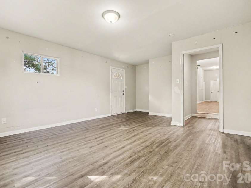 10418 Brawley Lane, Charlotte, NC 28215.  MLS# CAR4367134, YatesRealty ID 12289. 