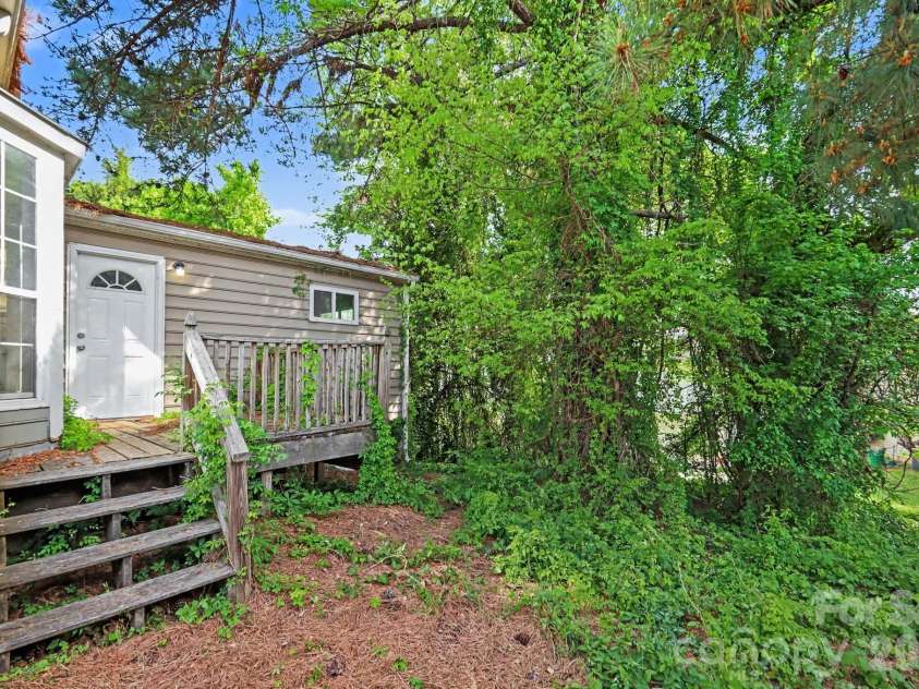 10418 Brawley Lane, Charlotte, NC 28215.  MLS# CAR4367134, YatesRealty ID 12289. 
