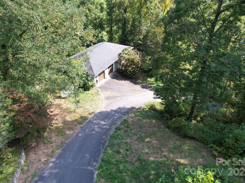 125 Winding Ridge Road, Fairview, NC 28730.  MLS# CAR4305059, YatesRealty ID 1229. 