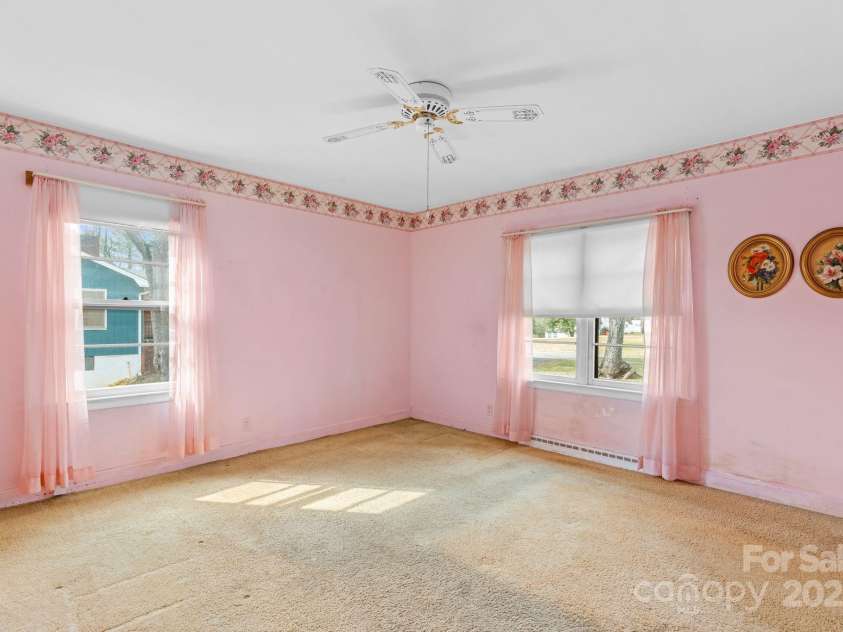 74 Clarendon Road, Asheville, NC 28806.  MLS# CAR4225273, YatesRealty ID 1229. 