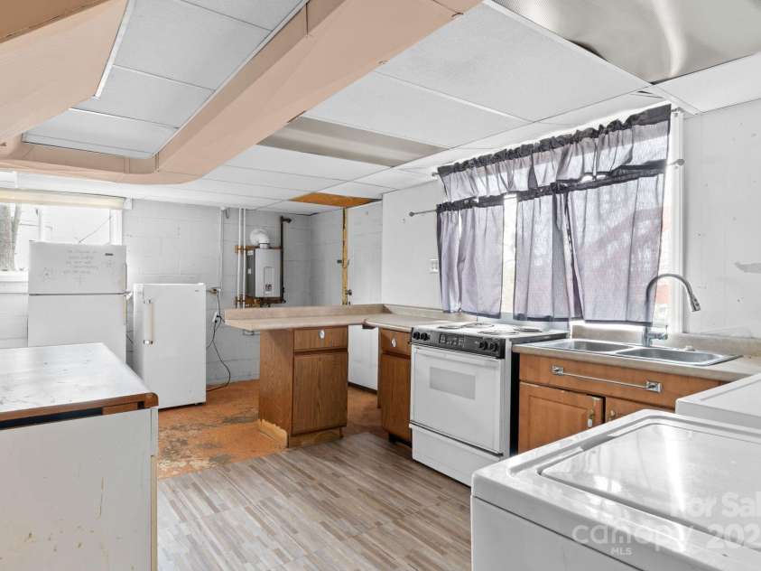 74 Clarendon Road, Asheville, NC 28806.  MLS# CAR4225273, YatesRealty ID 1229. 