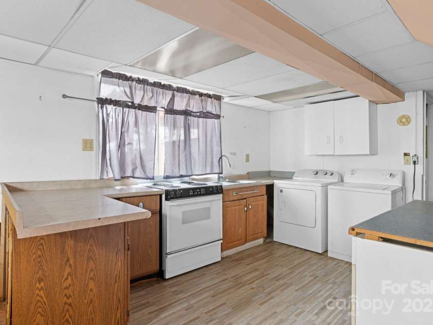 74 Clarendon Road, Asheville, NC 28806.  MLS# CAR4225273, YatesRealty ID 1229. 