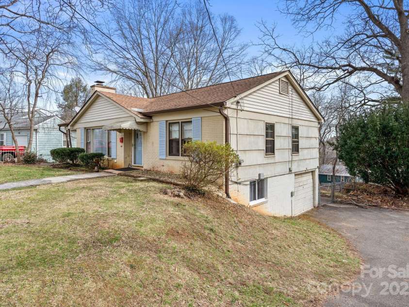 74 Clarendon Road, Asheville, NC 28806.  MLS# CAR4225273, YatesRealty ID 1229. 