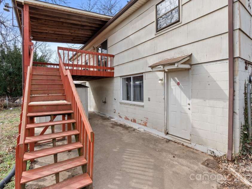 74 Clarendon Road, Asheville, NC 28806.  MLS# CAR4225273, YatesRealty ID 1229. 