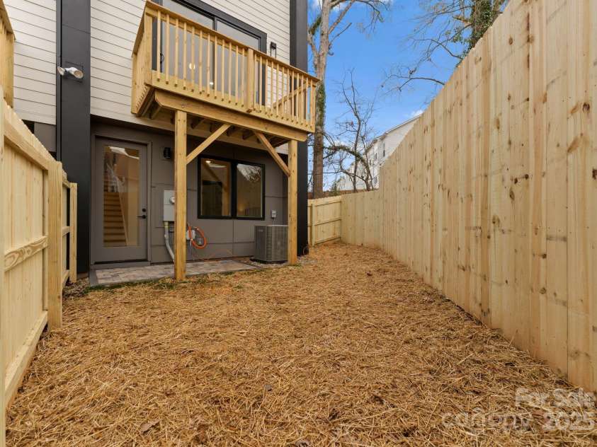 162 Mattoon Street, Charlotte, NC 28216.  MLS# CAR4196455, YatesRealty ID 12291. 