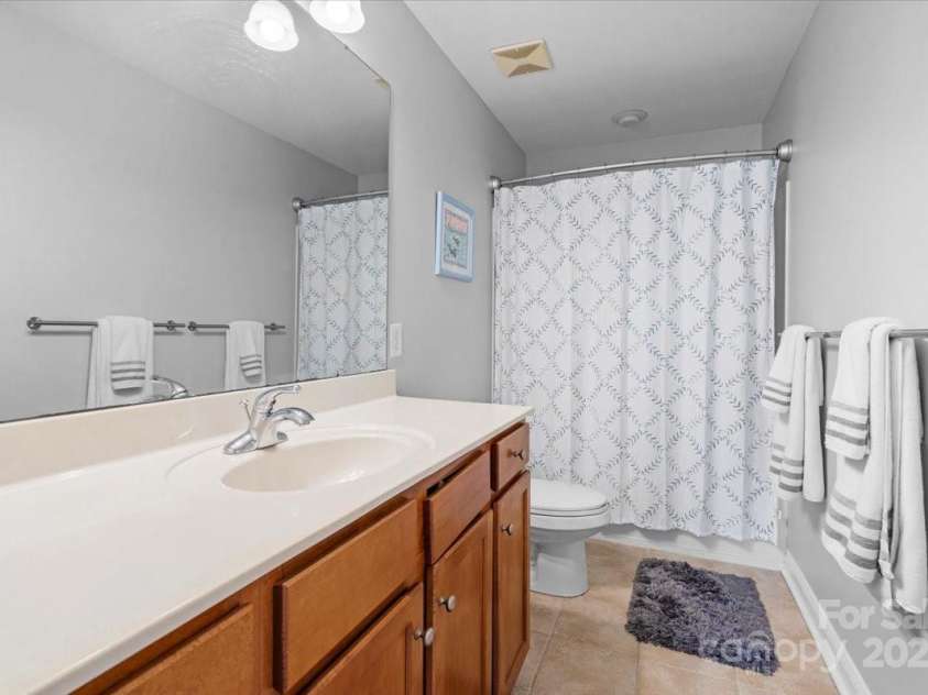 1005 Jody Drive, Matthews, NC 28104.  MLS# CAR4216529, YatesRealty ID 12292. 