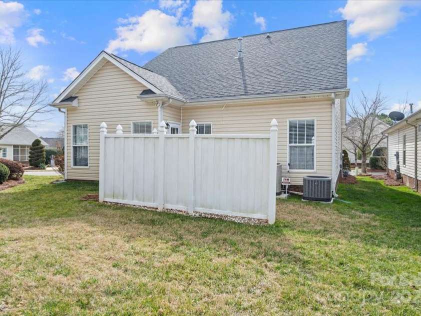 1005 Jody Drive, Matthews, NC 28104.  MLS# CAR4216529, YatesRealty ID 12292. 