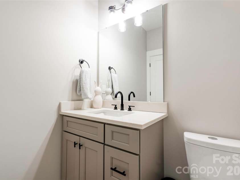 1309 Oak Canopy Road, Lincolnton, NC 28092.  MLS# CAR4355665, YatesRealty ID 12293. Half Bath