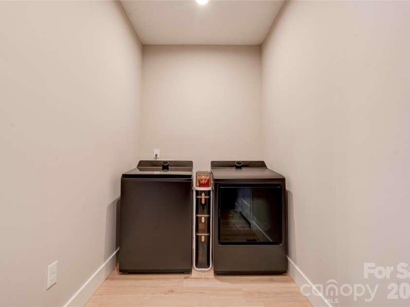 1309 Oak Canopy Road, Lincolnton, NC 28092.  MLS# CAR4355665, YatesRealty ID 12293. Laundry Room