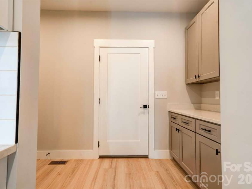 1309 Oak Canopy Road, Lincolnton, NC 28092.  MLS# CAR4355665, YatesRealty ID 12293. Laundry Room/Mudroom