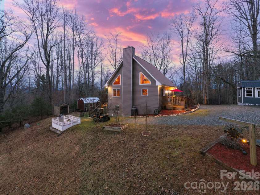 69 Heslar Way, Marshall, NC 28753.  MLS# CAR4345073, YatesRealty ID 12294. 