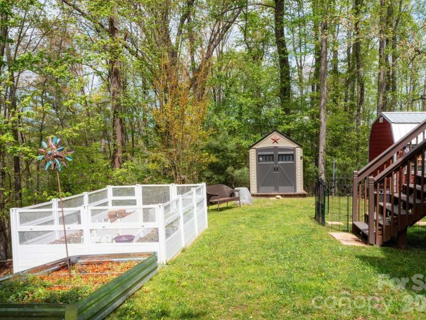 69 Heslar Way, Marshall, NC 28753.  MLS# CAR4345073, YatesRealty ID 12294. Stairs from main level deck