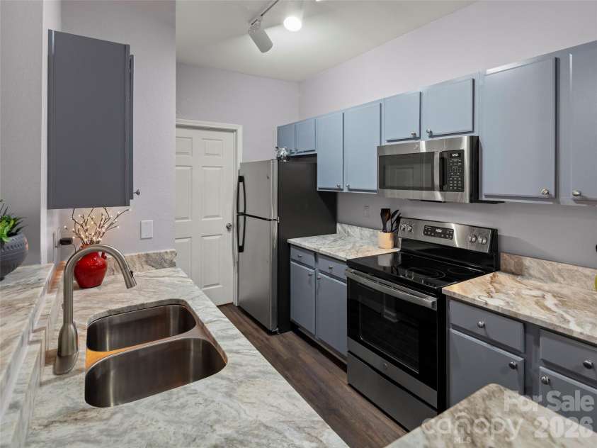 900 Vista Lake Drive, Candler, NC 28715.  MLS# CAR4361533, YatesRealty ID 12295. 