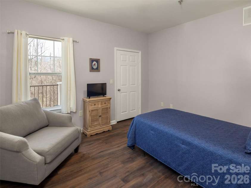 900 Vista Lake Drive, Candler, NC 28715.  MLS# CAR4361533, YatesRealty ID 12295. 
