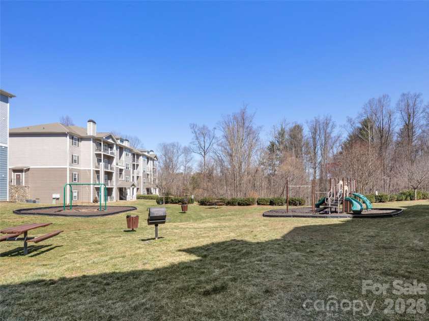 900 Vista Lake Drive, Candler, NC 28715.  MLS# CAR4361533, YatesRealty ID 12295. 