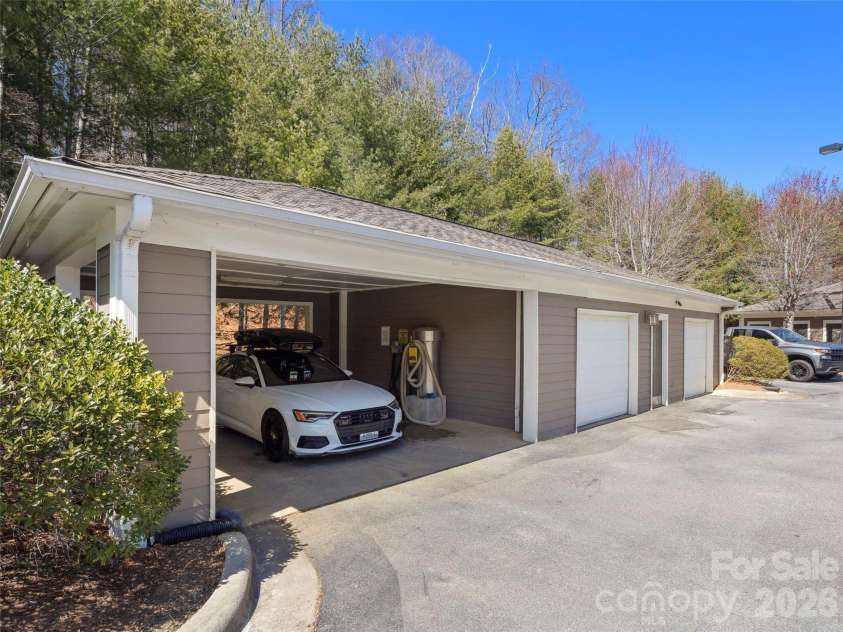 900 Vista Lake Drive, Candler, NC 28715.  MLS# CAR4361533, YatesRealty ID 12295. 
