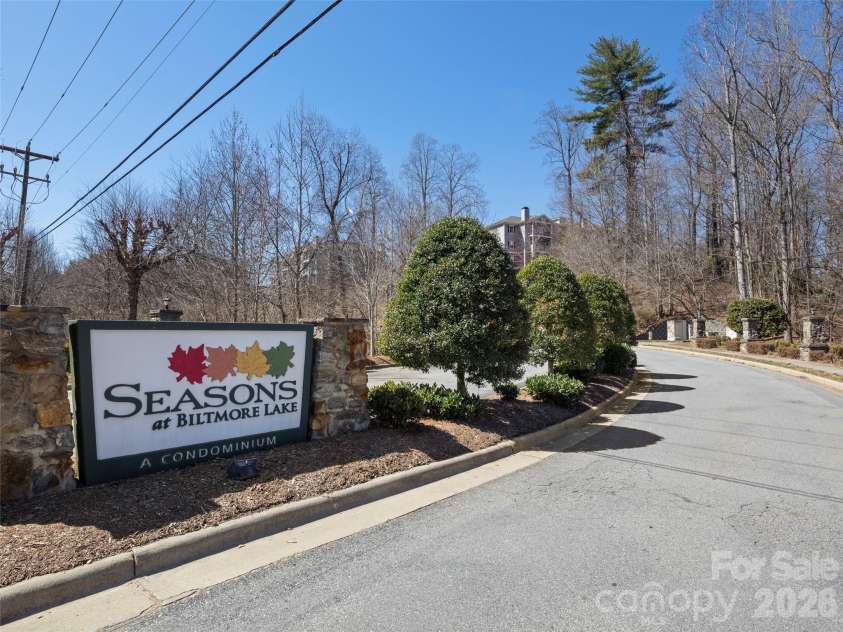 900 Vista Lake Drive, Candler, NC 28715.  MLS# CAR4361533, YatesRealty ID 12295. 