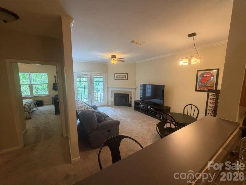900 Vista Lake Drive, Candler, NC 28715.  MLS# CAR4406583, YatesRealty ID 12295. 