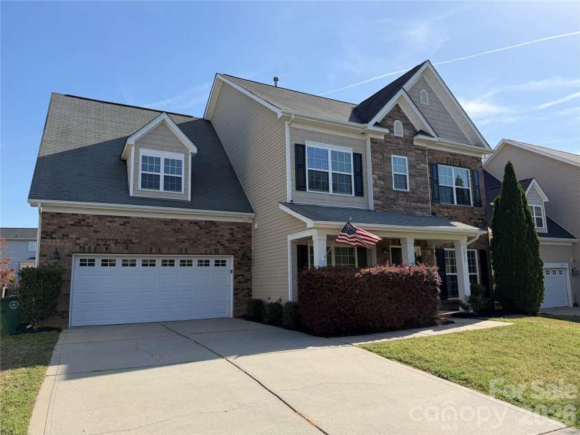 3215 Shadowy Retreat Drive, Matthews, NC 28104.  MLS# CAR4364516, YatesRealty ID 12296. 