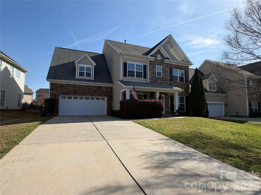 3215 Shadowy Retreat Drive, Matthews, NC 28104.  MLS# CAR4364516, YatesRealty ID 12296. 