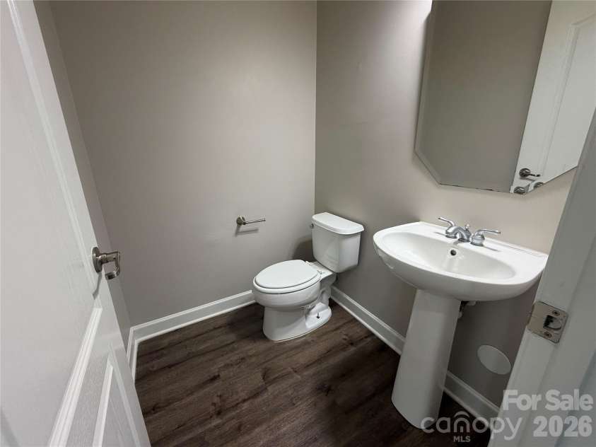 3215 Shadowy Retreat Drive, Matthews, NC 28104.  MLS# CAR4364516, YatesRealty ID 12296. 