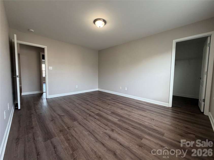 3215 Shadowy Retreat Drive, Matthews, NC 28104.  MLS# CAR4364516, YatesRealty ID 12296. 