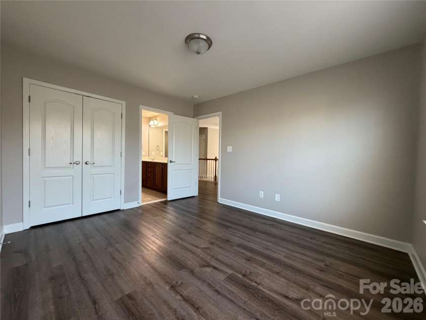 3215 Shadowy Retreat Drive, Matthews, NC 28104.  MLS# CAR4364516, YatesRealty ID 12296. 