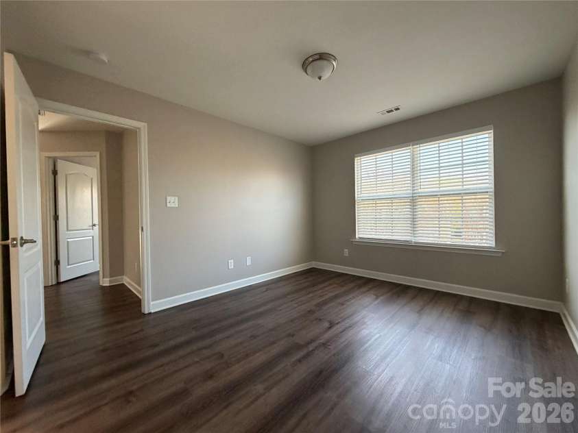 3215 Shadowy Retreat Drive, Matthews, NC 28104.  MLS# CAR4364516, YatesRealty ID 12296. 
