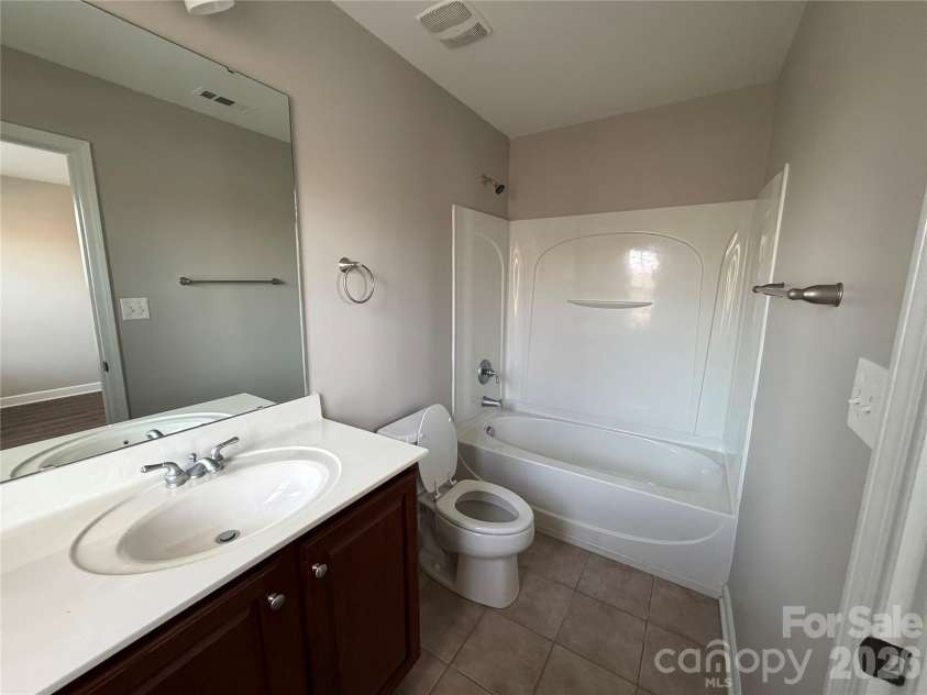 3215 Shadowy Retreat Drive, Matthews, NC 28104.  MLS# CAR4364516, YatesRealty ID 12296. 