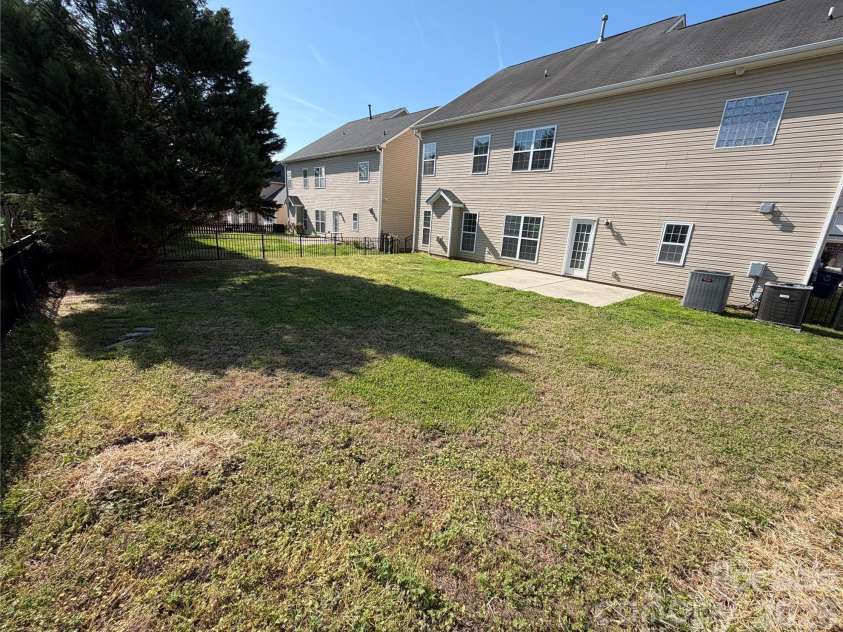 3215 Shadowy Retreat Drive, Matthews, NC 28104.  MLS# CAR4364516, YatesRealty ID 12296. 