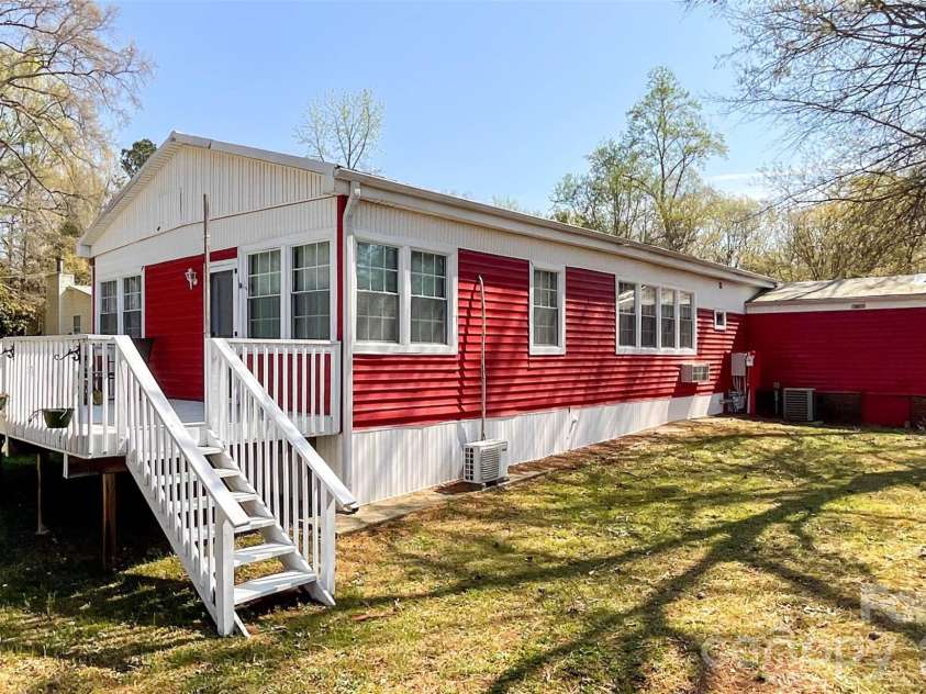 6708 Aerowood Circle, Waxhaw, NC 28173.  MLS# CAR4362995, YatesRealty ID 12298. Back Deck