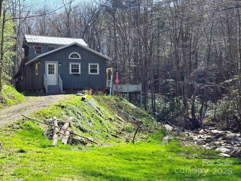 115 Little Horse Path, Lansing, NC 28643.  MLS# CAR4292531, YatesRealty ID 123. 