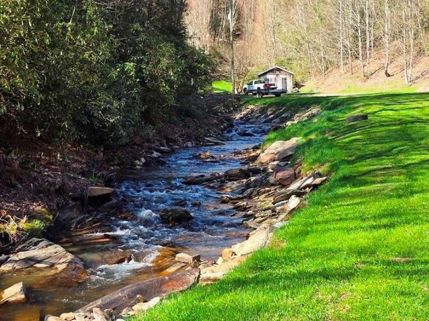 115 Little Horse Path, Lansing, NC 28643.  MLS# CAR4292531, YatesRealty ID 123. 