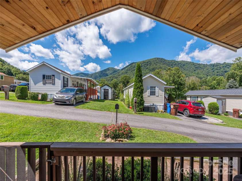 10 Valentine Drive, Maggie Valley, NC 28751.  MLS# CAR4297288, YatesRealty ID 1230. 