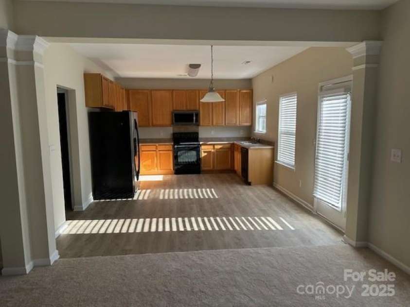 15200 Chowning Tavern Lane, Charlotte, NC 28262.  MLS# CAR4226810, YatesRealty ID 1230. Family Room/ Kitchen