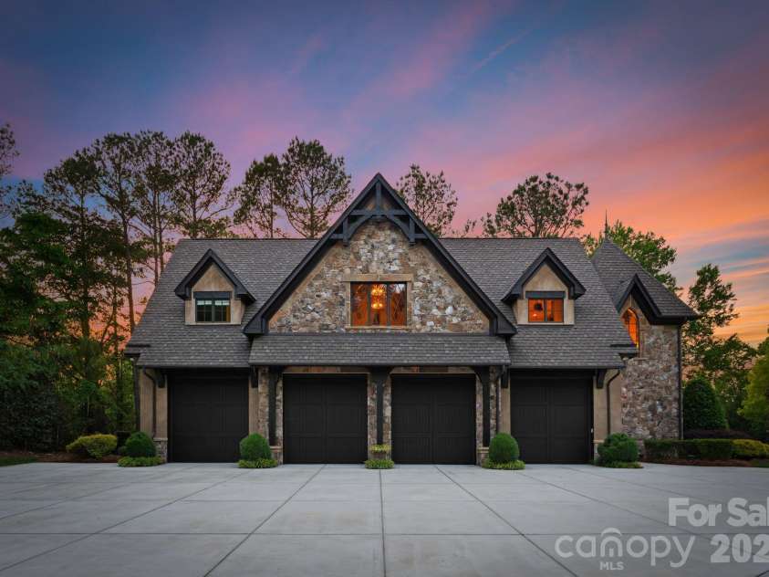 172 Tennessee Circle, Mooresville, NC 28117.  MLS# CAR4252701, YatesRealty ID 1230. Carriage House