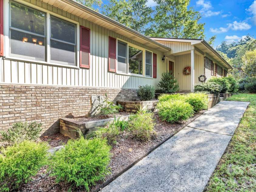 238 Park Lane, Hendersonville, NC 28791.  MLS# CAR4359768, YatesRealty ID 12301. 