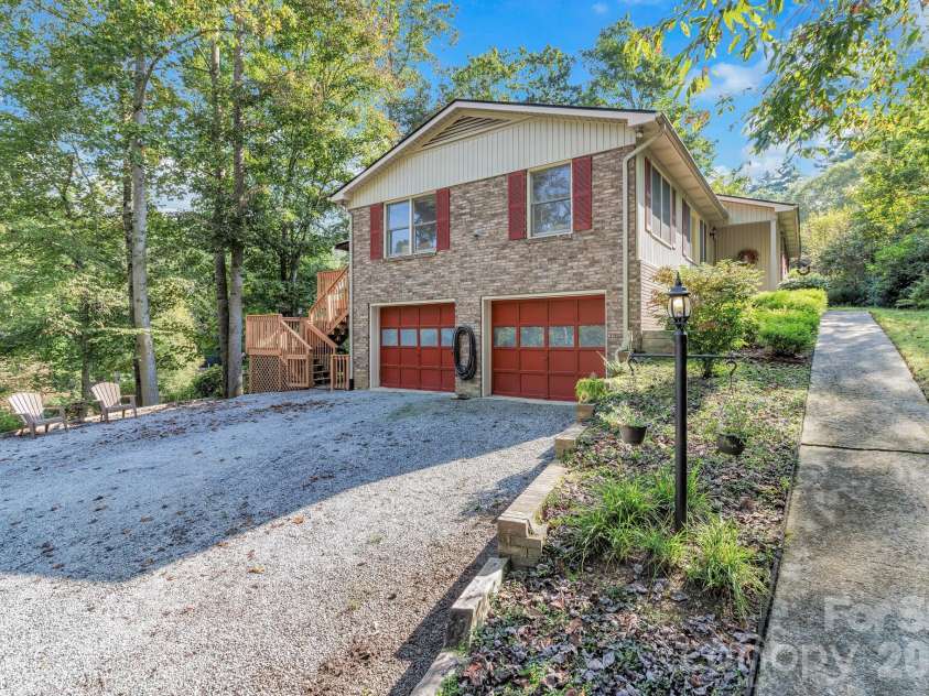238 Park Lane, Hendersonville, NC 28791.  MLS# CAR4359768, YatesRealty ID 12301. 