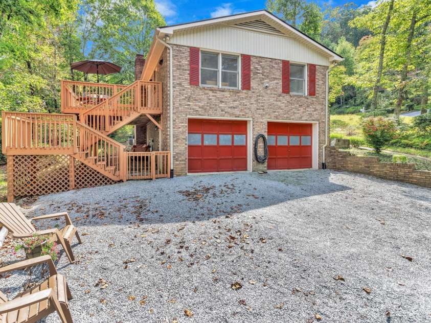 238 Park Lane, Hendersonville, NC 28791.  MLS# CAR4359768, YatesRealty ID 12301. 