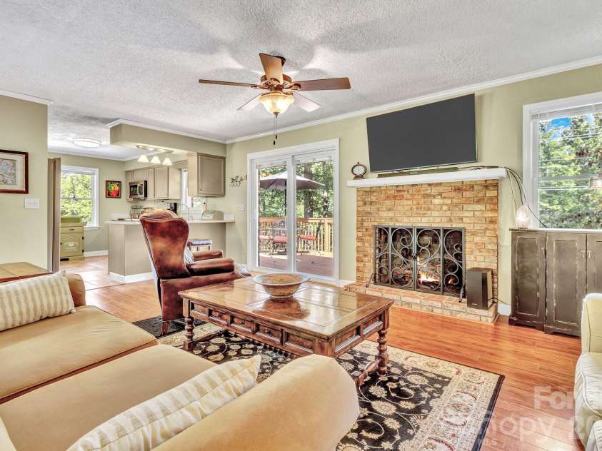 238 Park Lane, Hendersonville, NC 28791.  MLS# CAR4359768, YatesRealty ID 12301. 