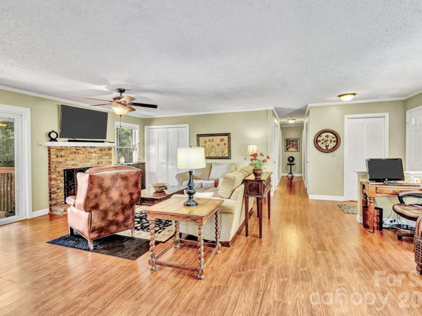 238 Park Lane, Hendersonville, NC 28791.  MLS# CAR4359768, YatesRealty ID 12301. 