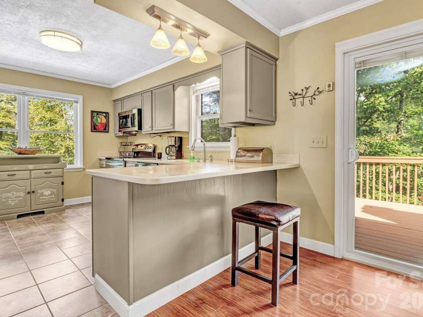 238 Park Lane, Hendersonville, NC 28791.  MLS# CAR4359768, YatesRealty ID 12301. 