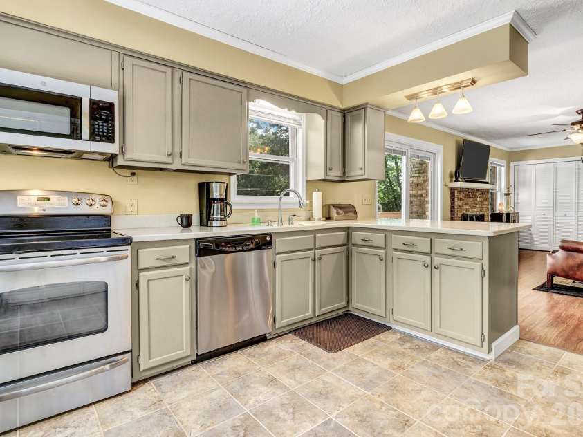 238 Park Lane, Hendersonville, NC 28791.  MLS# CAR4359768, YatesRealty ID 12301. 