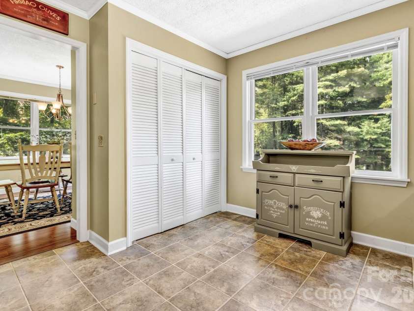 238 Park Lane, Hendersonville, NC 28791.  MLS# CAR4359768, YatesRealty ID 12301. 