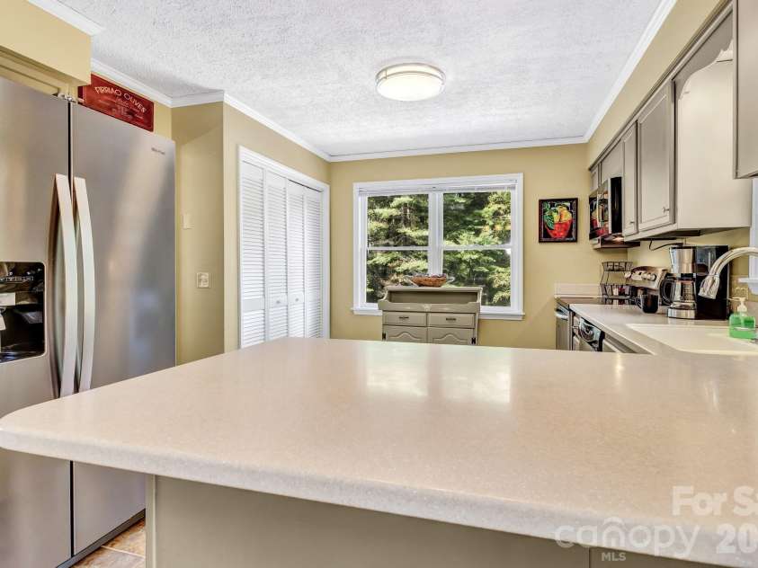 238 Park Lane, Hendersonville, NC 28791.  MLS# CAR4359768, YatesRealty ID 12301. 